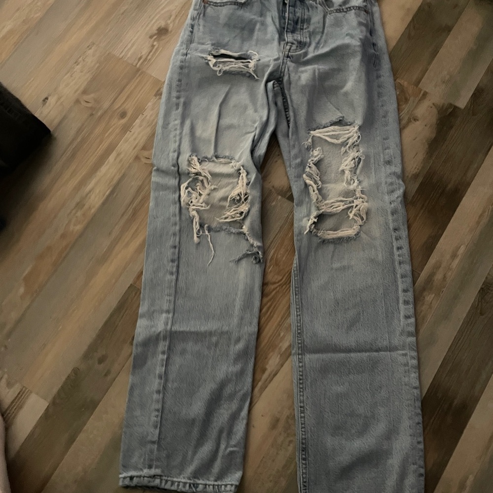 Aeropostale Gray Straight Leg Jeans with Stylish Distressing